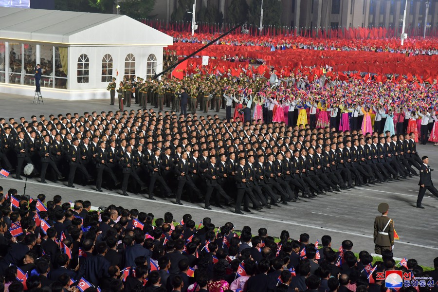 29-조선인민군창건 90돐경축 열병식